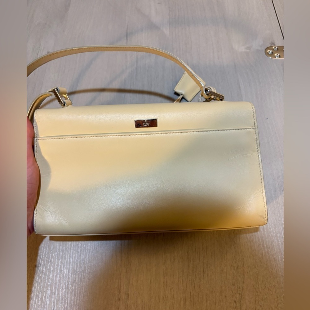 Gucci cream padlock bag with gold Accents. With box and dust bag . - Picture 5 of 16